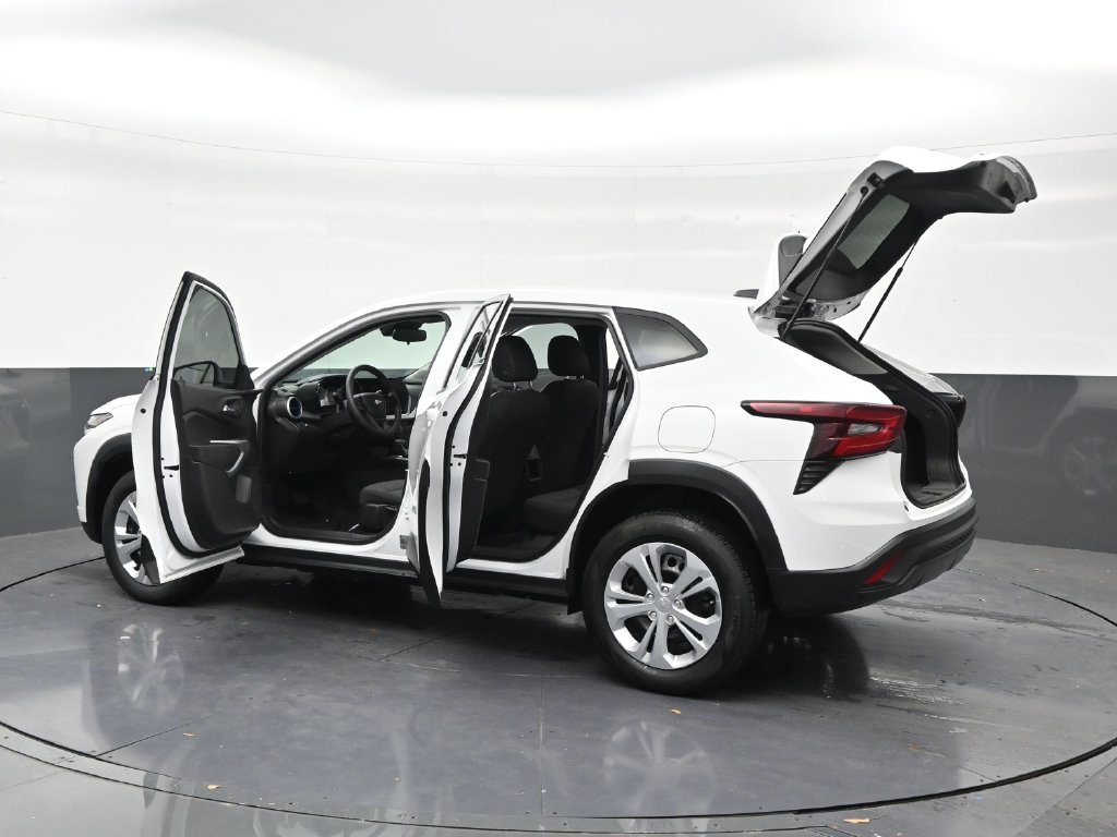 Used 2024 Chevrolet Trax LS FWD image 31