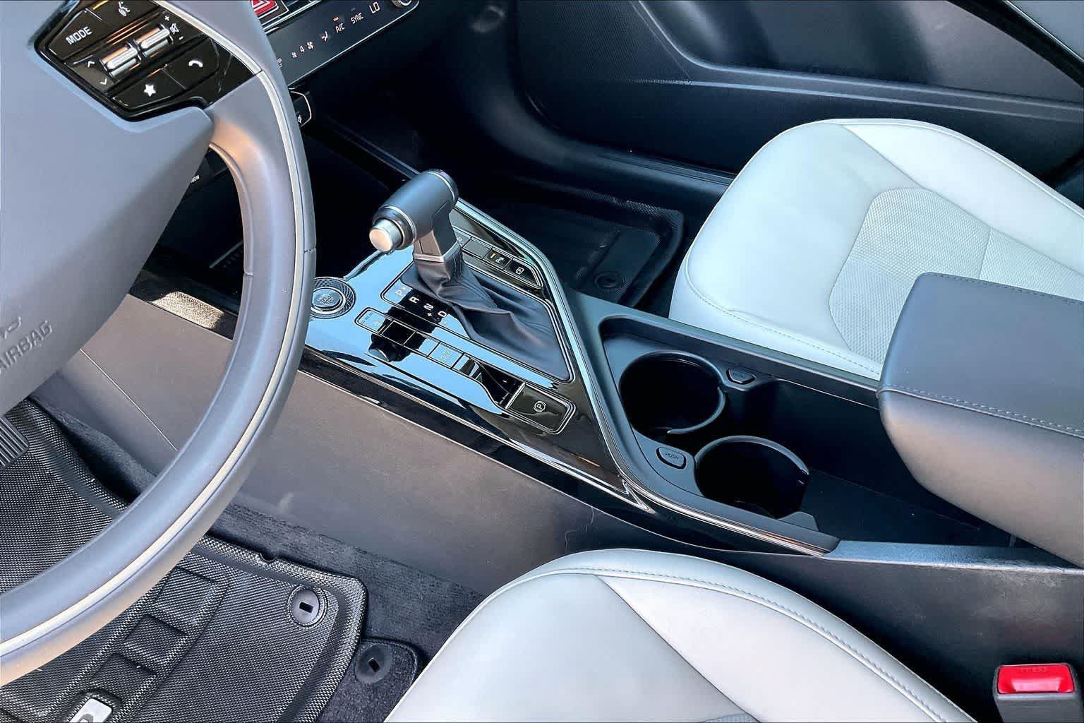 Certified 2024 Kia Niro EX FWD image 16