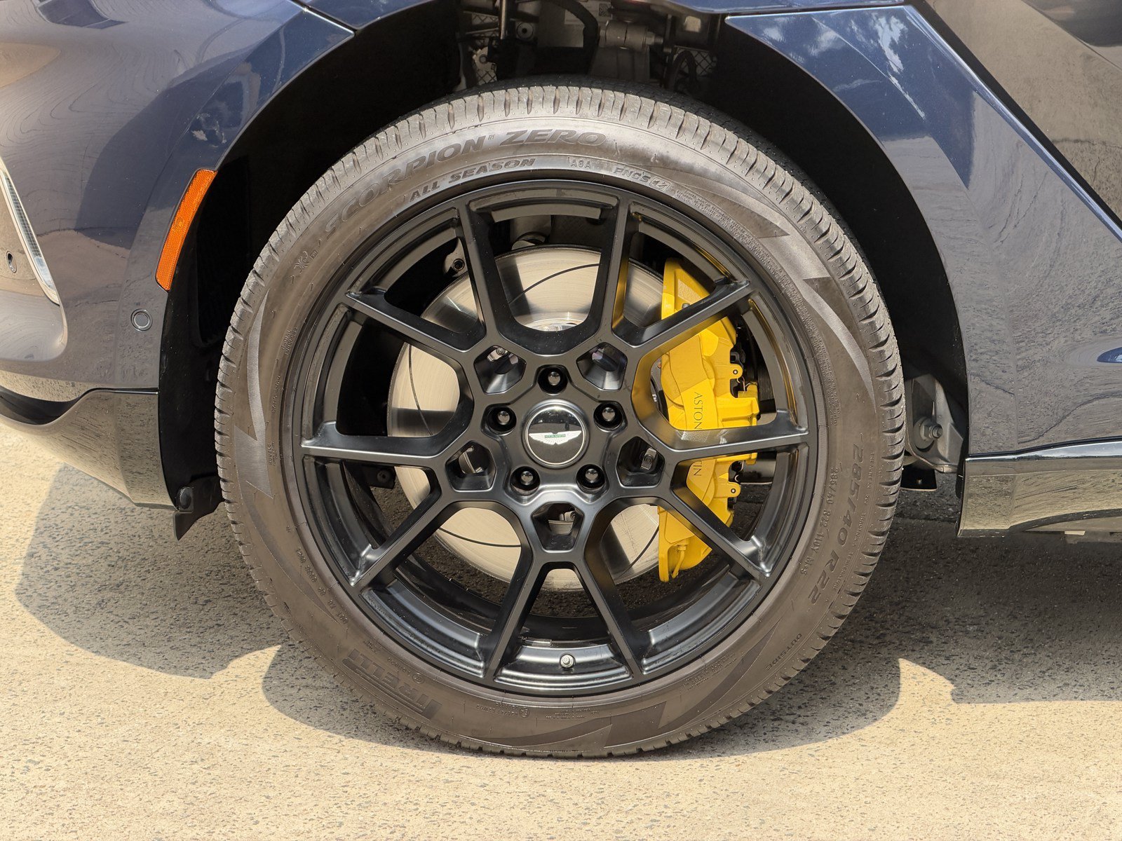 Used 2021 Aston Martin DBX AWD/4WD image 4