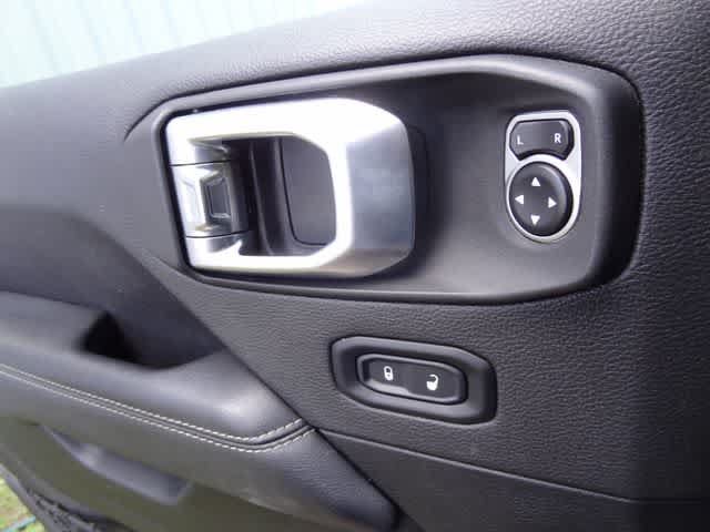 Used 2020 Jeep Gladiator Rubicon w/ Dual Top Group AWD/4WD image 16