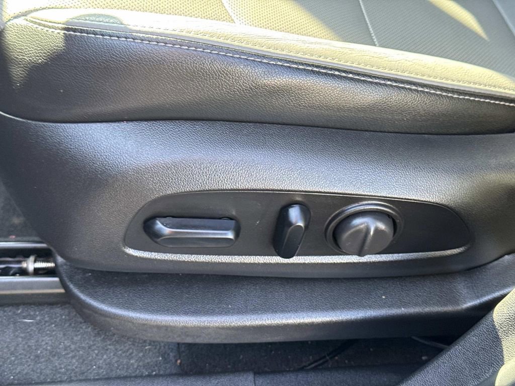 Used 2018 Chevrolet Equinox Premier image 23