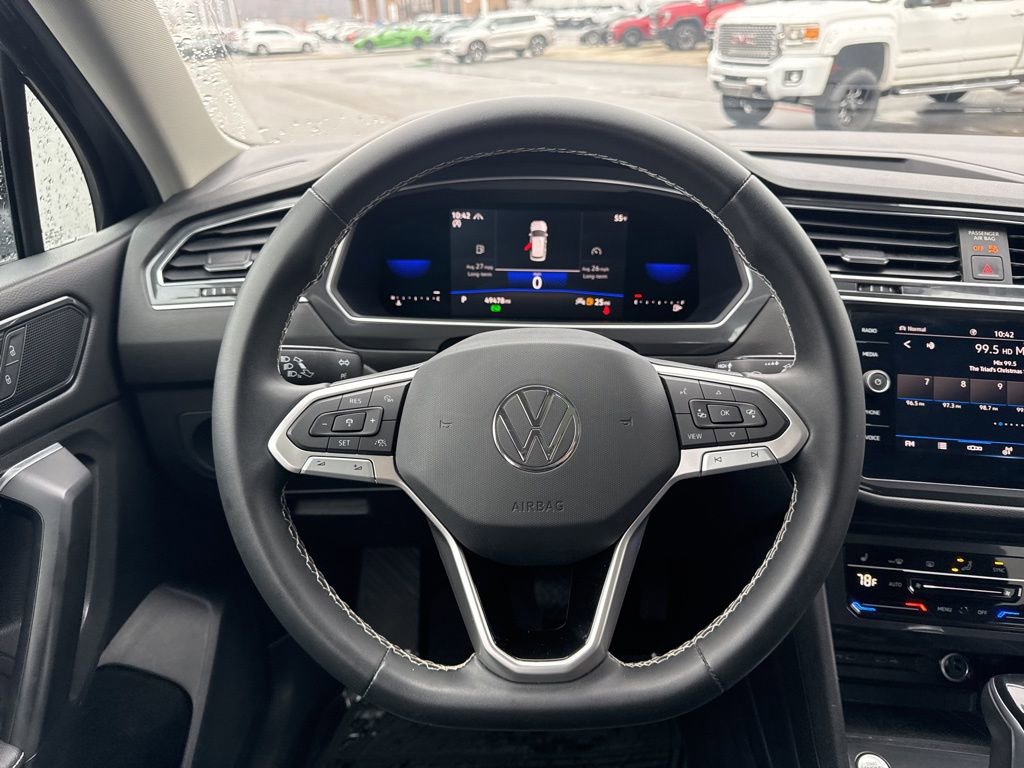 Used 2023 Volkswagen Tiguan SE w/ Panoramic Sunroof Package image 15