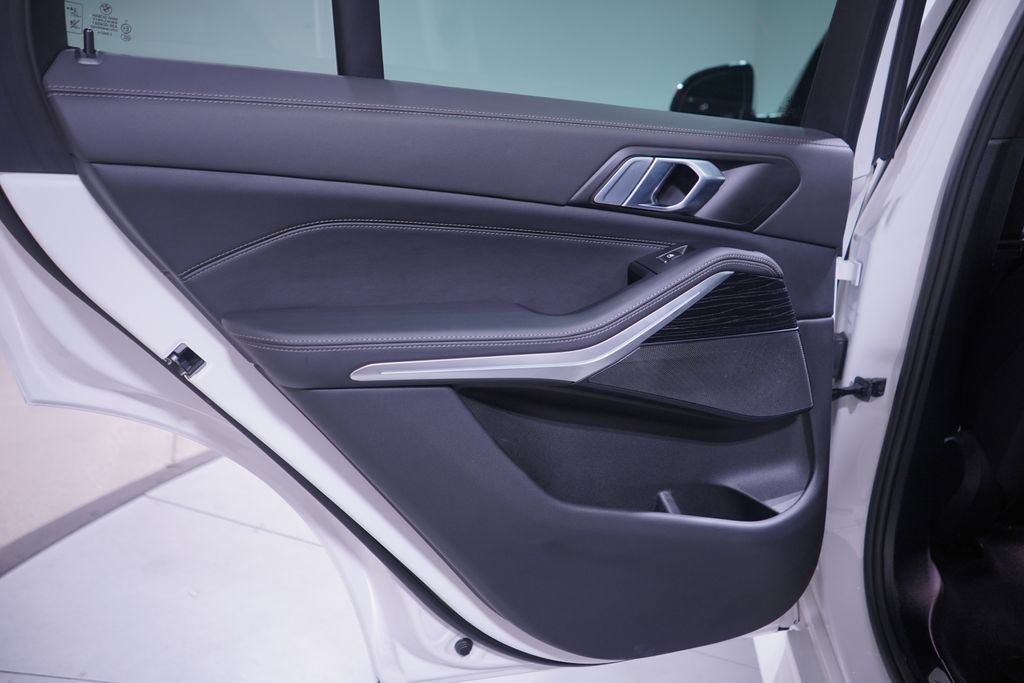 Used 2026 BMW X5 xDrive40i w/ M Sport Package image 15