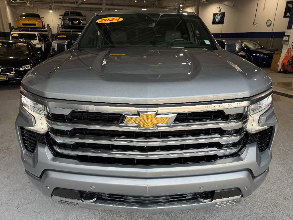 Used 2024 Chevrolet Silverado 1500 High Country w/ Technology Package image 2