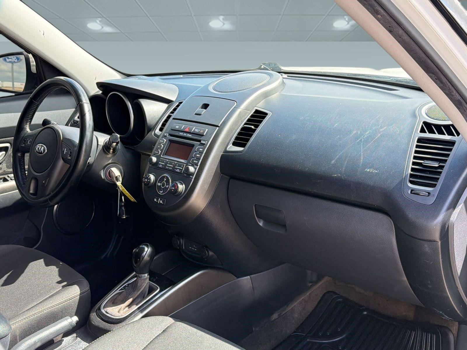 Used 2013 Kia Soul + FWD image 22
