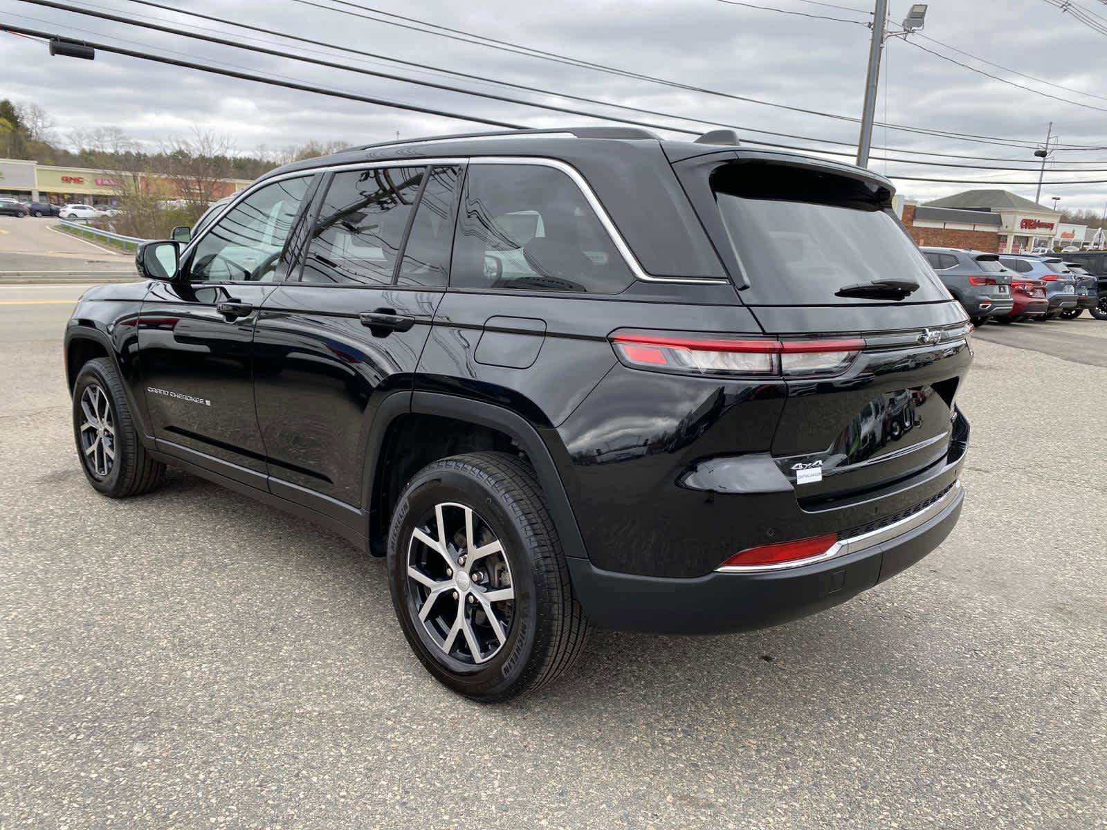 Used 2023 Jeep Grand Cherokee Limited image 8