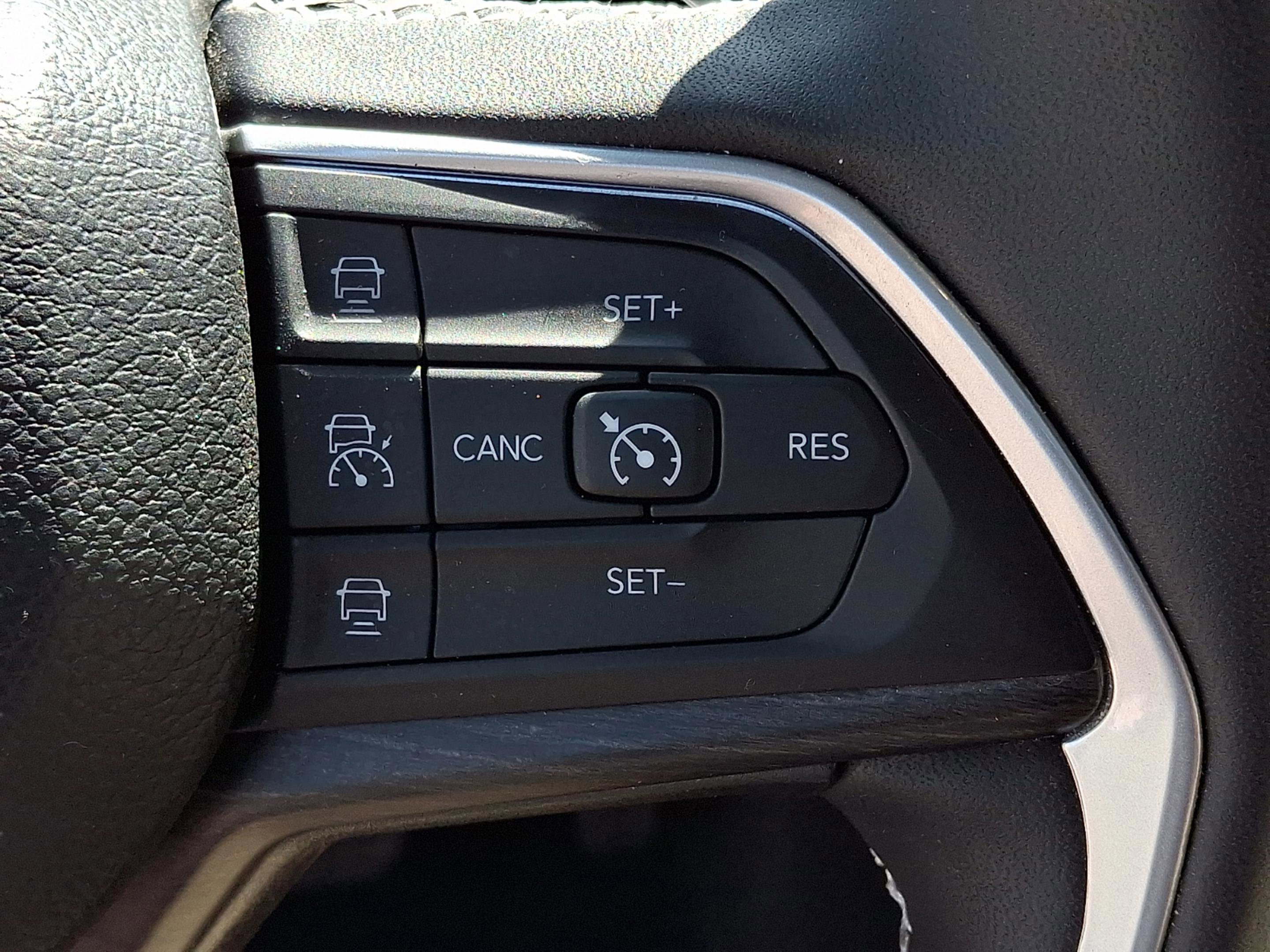 Used 2023 Jeep Grand Cherokee L Limited w/ Luxury Tech Group II AWD/4WD image 22