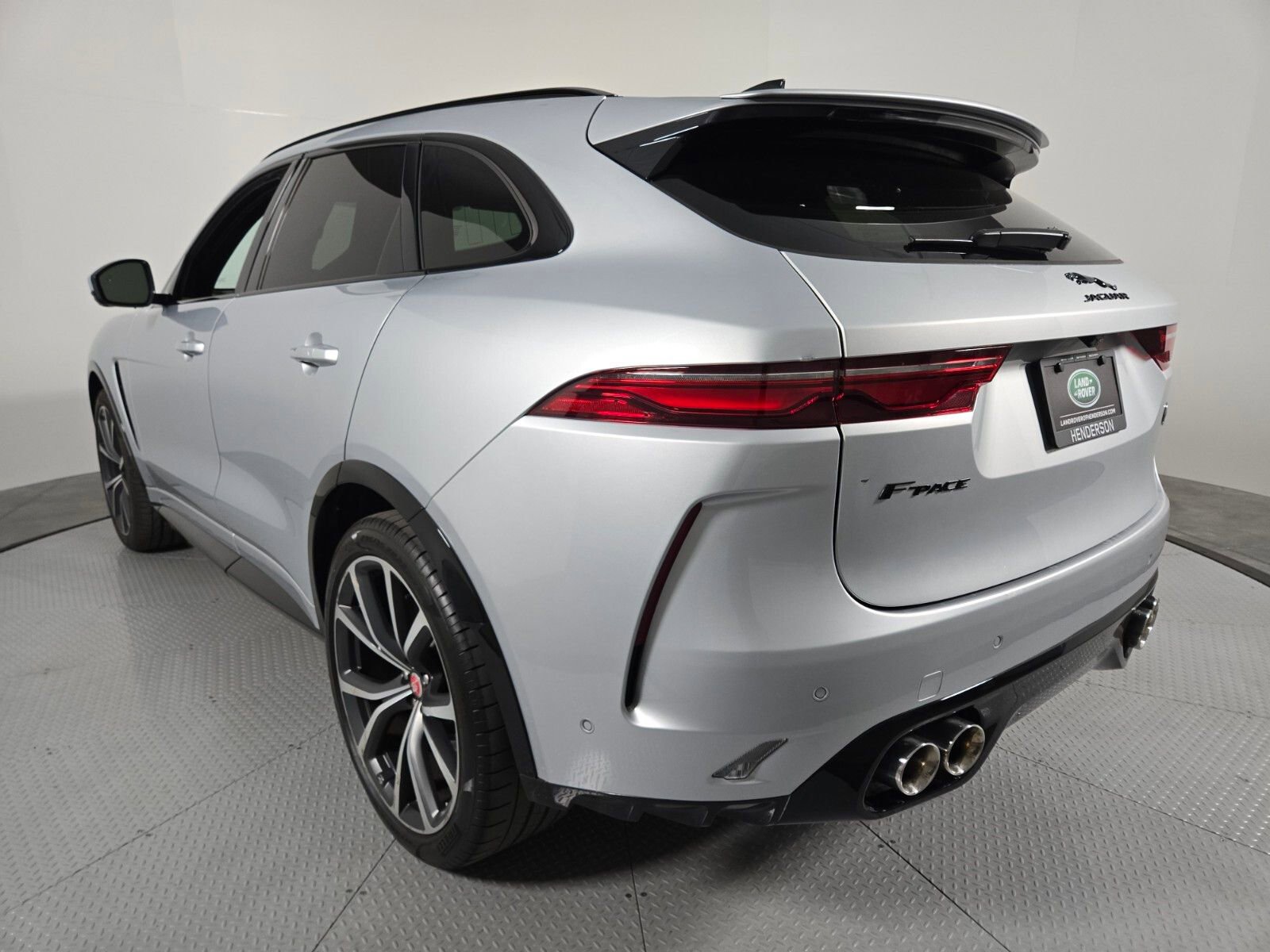 Used 2023 Jaguar F-PACE SVR image 17