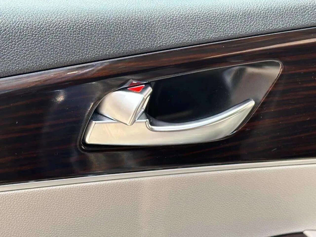 Used 2020 Kia Sorento LX image 38