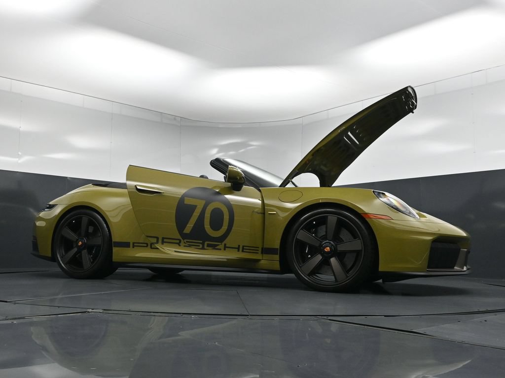Certified 2026 Porsche 911 GTS RWD image 41