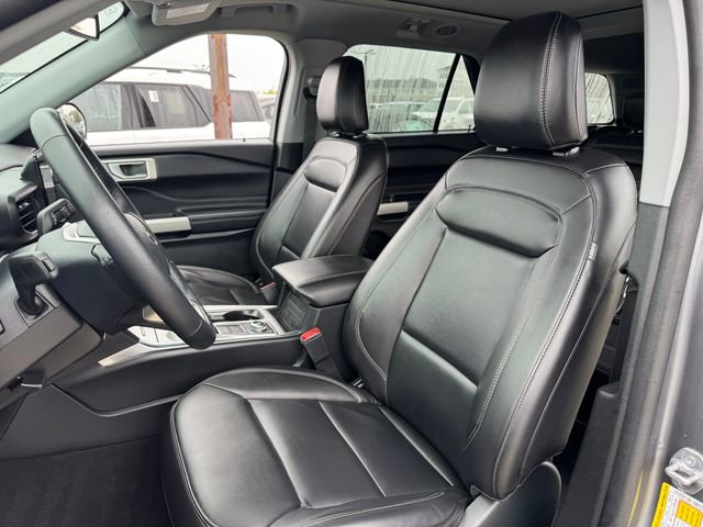 Used 2023 Ford Explorer XLT w/ Equipment Group 202A image 5