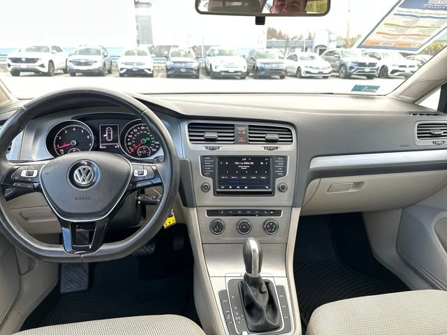 Used 2017 Volkswagen Golf S image 15