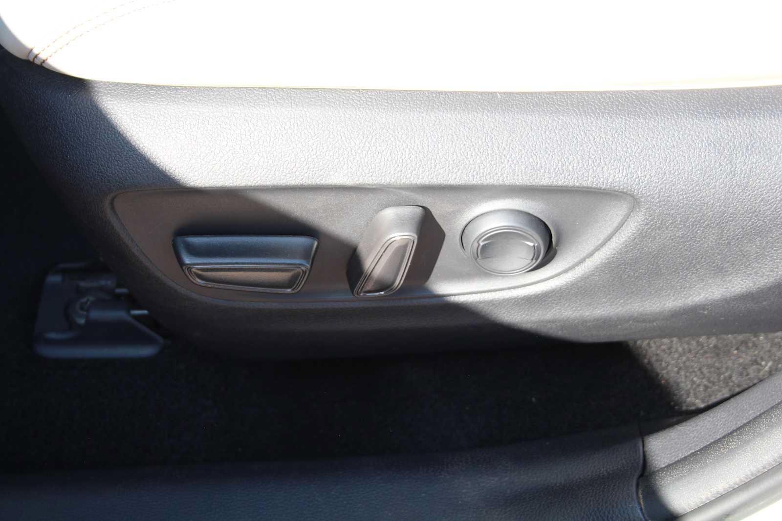 Used 2021 Toyota RAV4 XLE Premium FWD image 28
