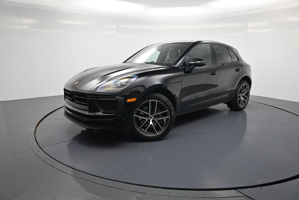 Certified 2026 Porsche Macan AWD/4WD image 28