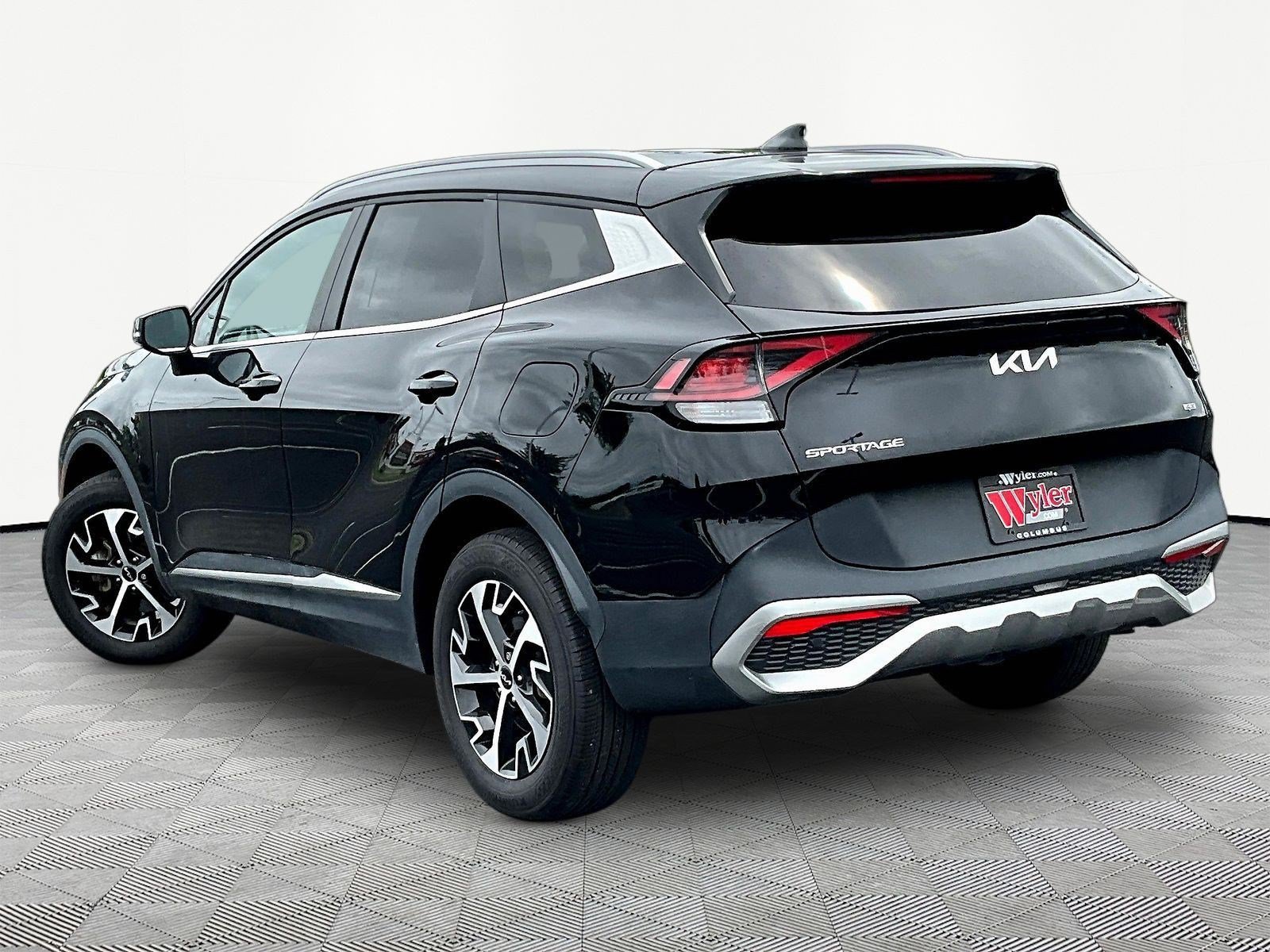 Used 2023 Kia Sportage EX AWD/4WD image 4