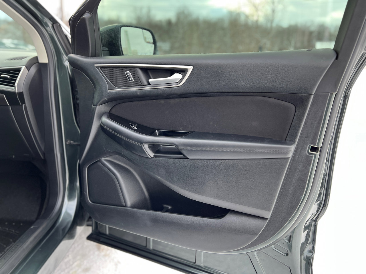 Used 2015 Ford Edge SEL image 46