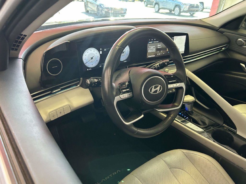Used 2025 Hyundai Elantra Limited w/ Cargo Package FWD image 12