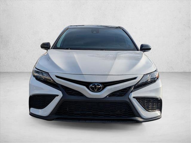 Used 2022 Toyota Camry SE image 3