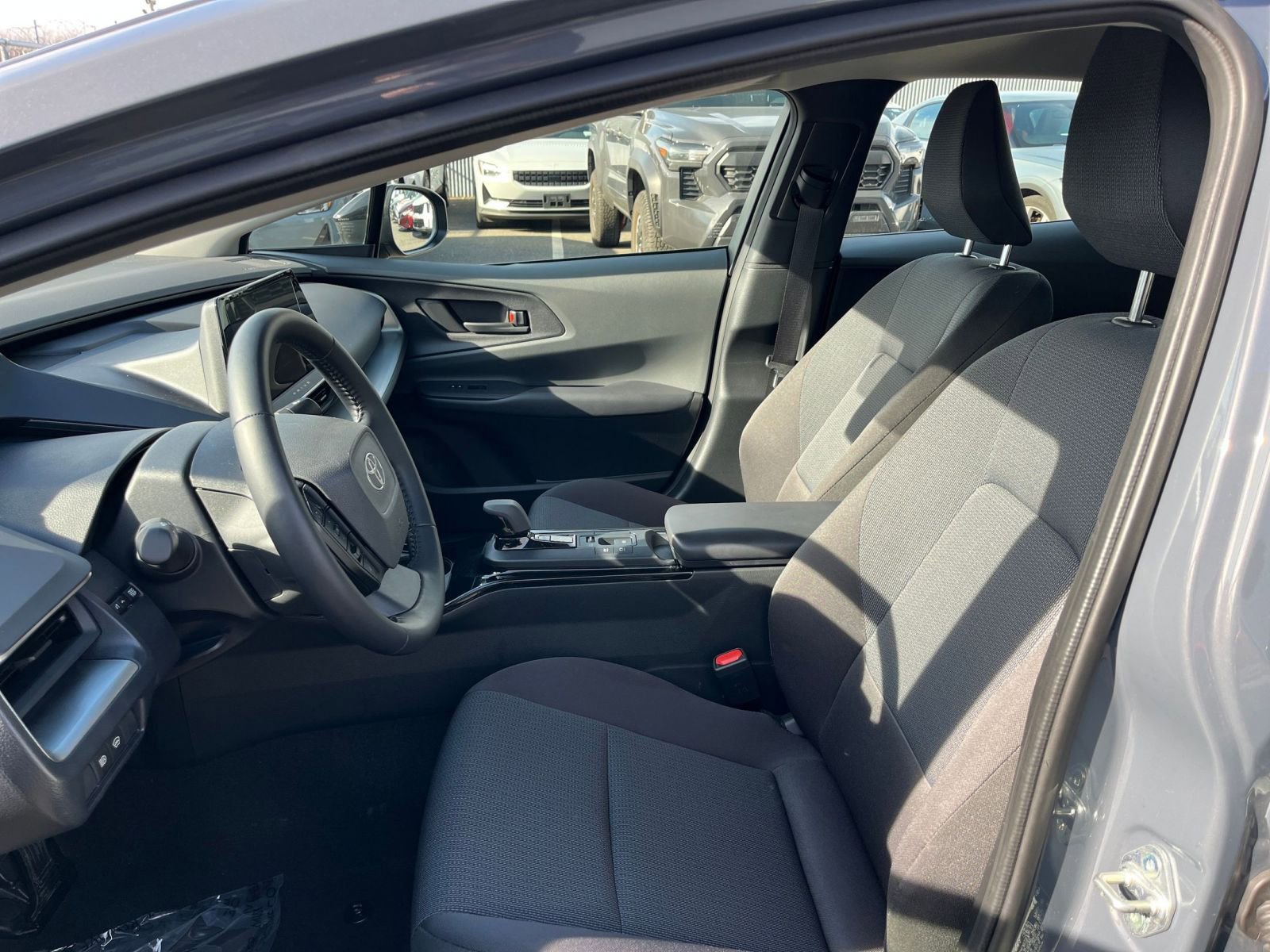 Used 2025 Toyota Prius LE image 35