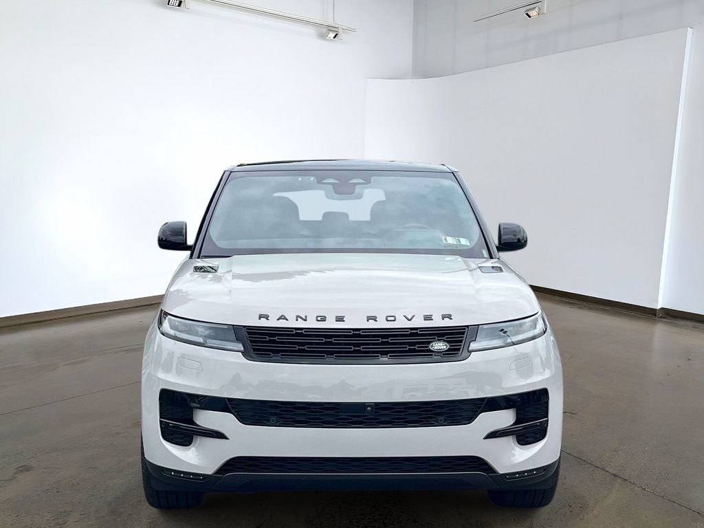 Used 2025 Land Rover Range Rover Sport SE AWD/4WD image 2