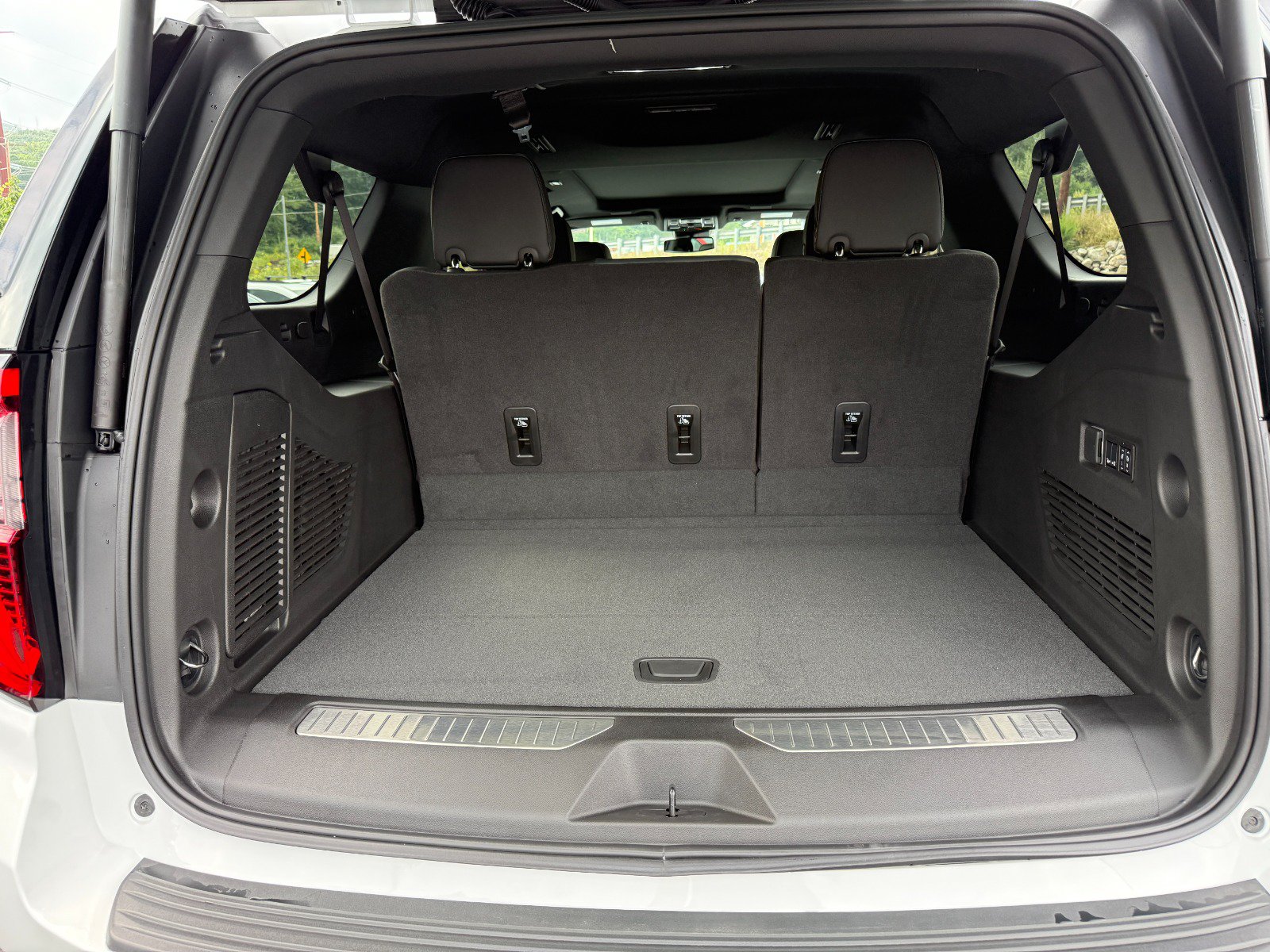 New 2026 GMC Yukon XL AT4 AWD/4WD image 21