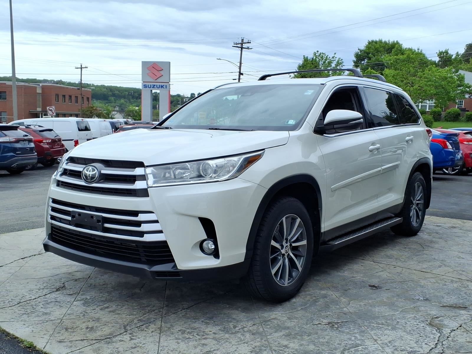 Used 2019 Toyota Highlander XLE AWD/4WD image 5