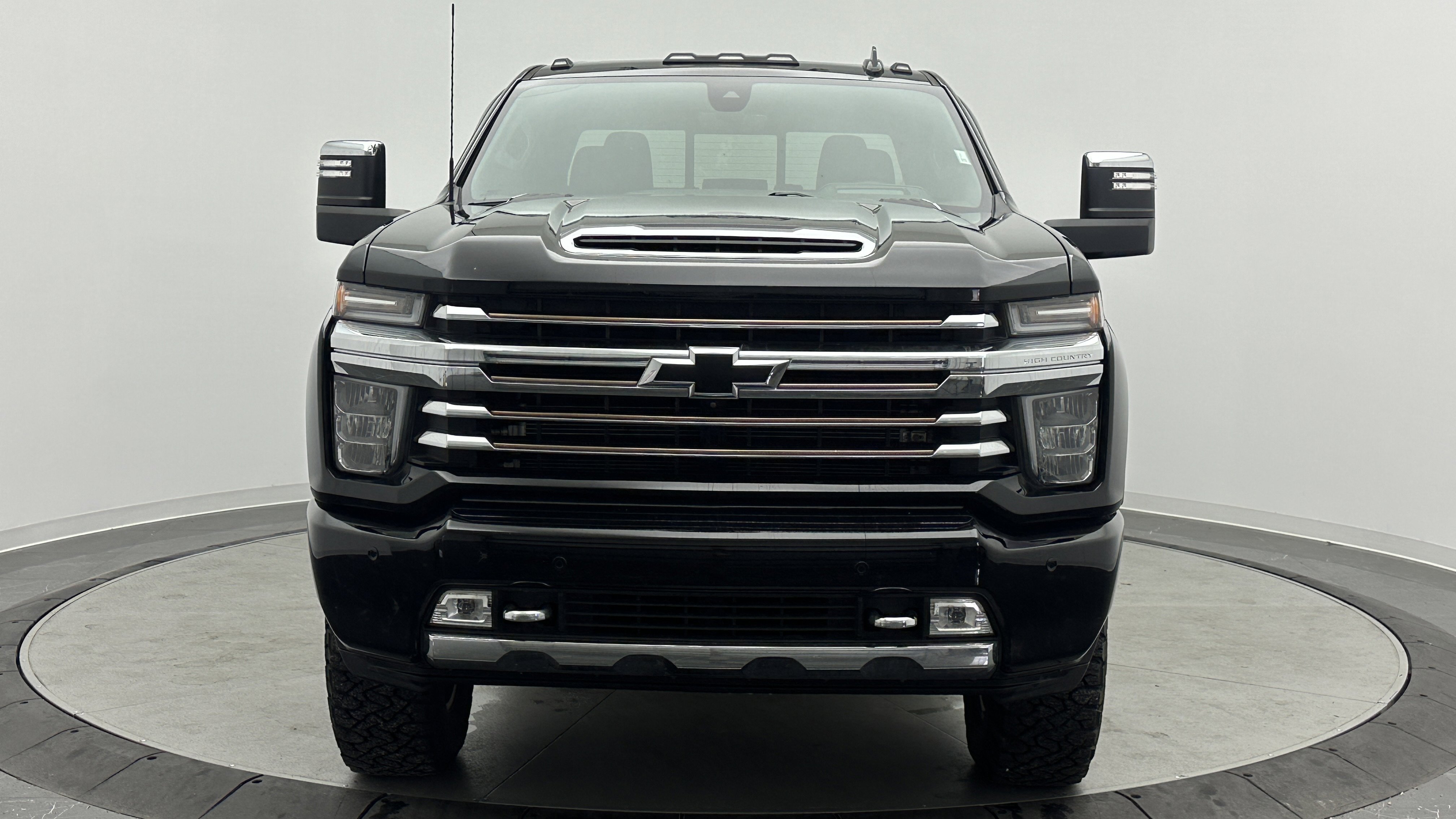 Used 2023 Chevrolet Silverado 2500 High Country w/ Z71 Off-Road Package image 2
