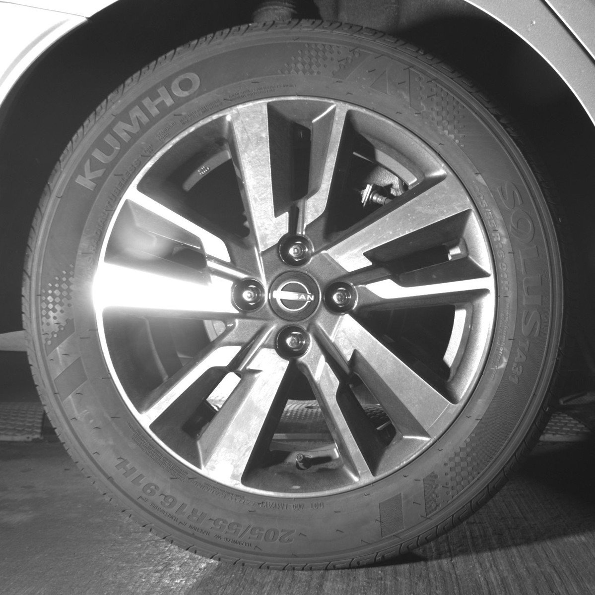 Used 2025 Nissan Versa SV FWD image 15