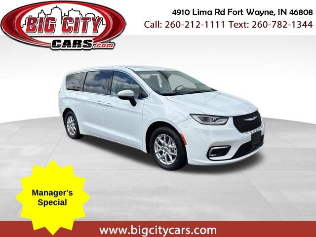 Used 2023 Chrysler Pacifica Touring-L FWD image 1