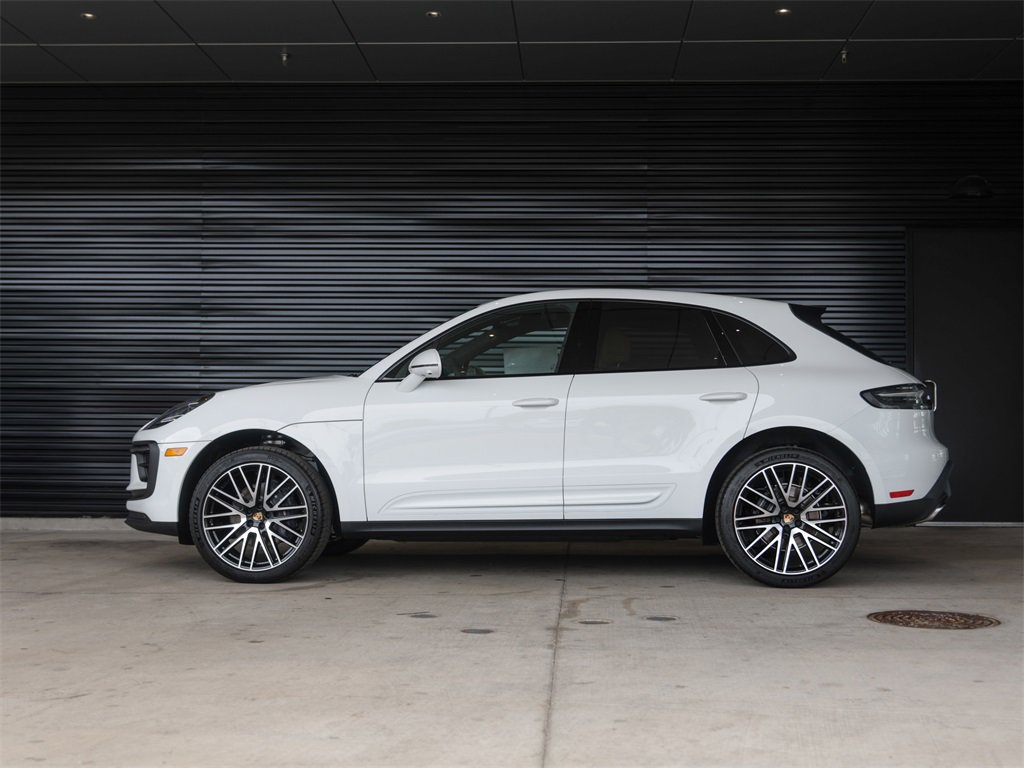 Used 2025 Porsche Macan image 2