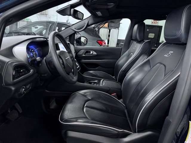 Used 2025 Chrysler Pacifica Limited FWD image 20
