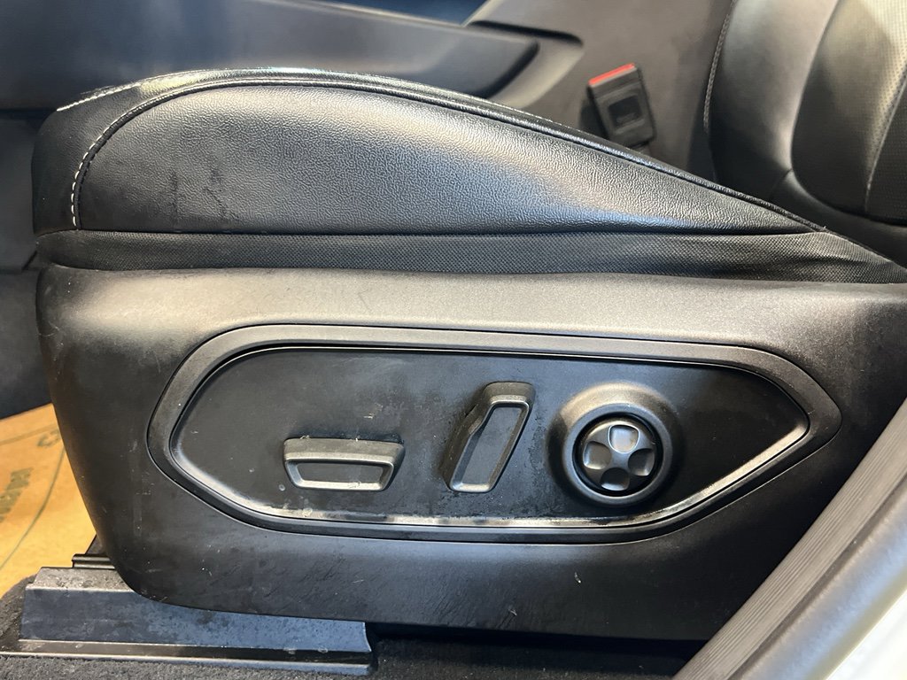 Used 2025 Jeep Grand Cherokee Limited w/ Luxury Tech Group II image 15