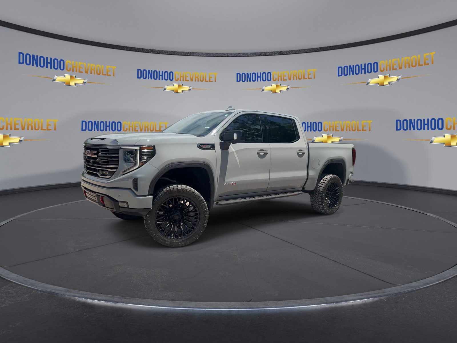 Used 2024 GMC Sierra 1500 AT4 w/ Technology Package AWD/4WD image 4