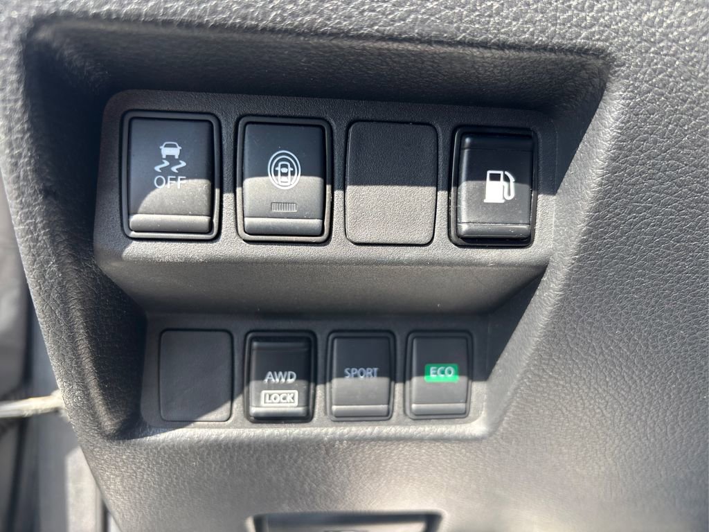 Used 2020 Nissan Rogue S image 33