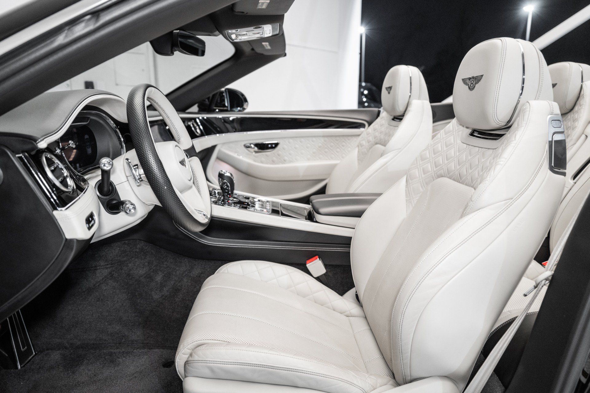Certified 2020 Bentley Continental GT V8 AWD/4WD image 18