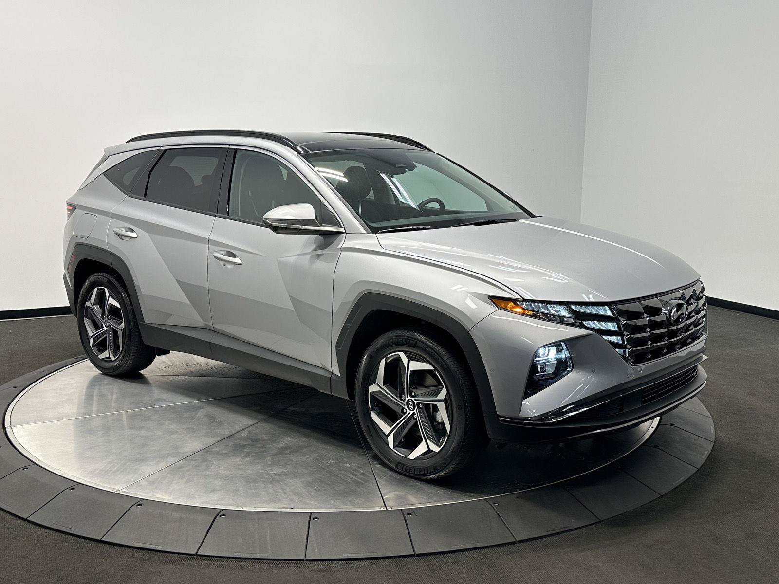 Certified 2023 Hyundai Tucson Limited AWD/4WD image 2