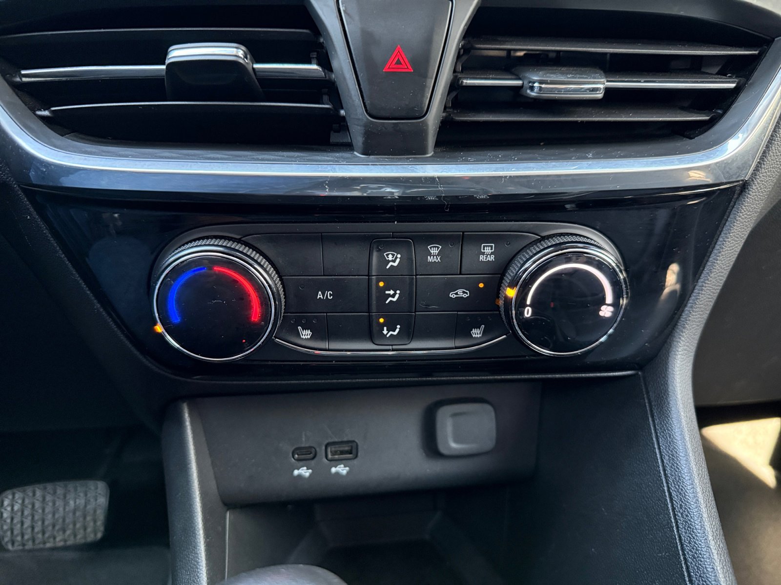 Used 2024 Buick Encore GX Sport Touring w/ Comfort Package image 23