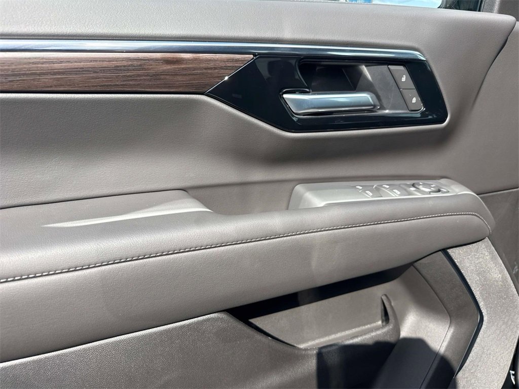 New 2026 Chevrolet Suburban LS image 20