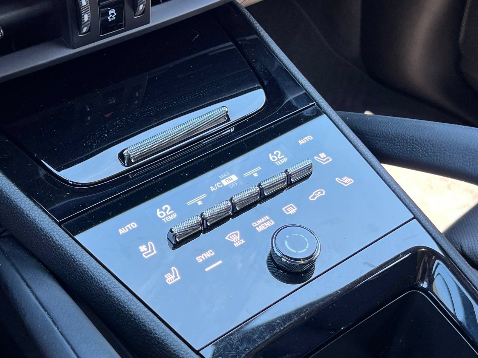 Certified 2025 Porsche Cayenne E-Hybrid AWD/4WD image 31