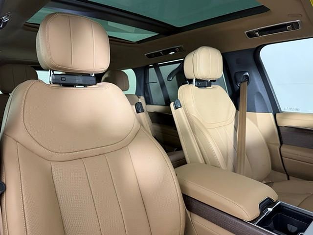 New 2026 Land Rover Range Rover Long Wheelbase SE AWD/4WD image 32