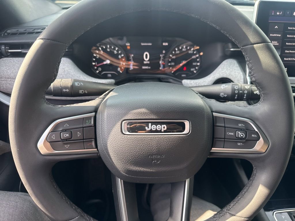 Used 2023 Jeep Compass Latitude AWD/4WD image 18