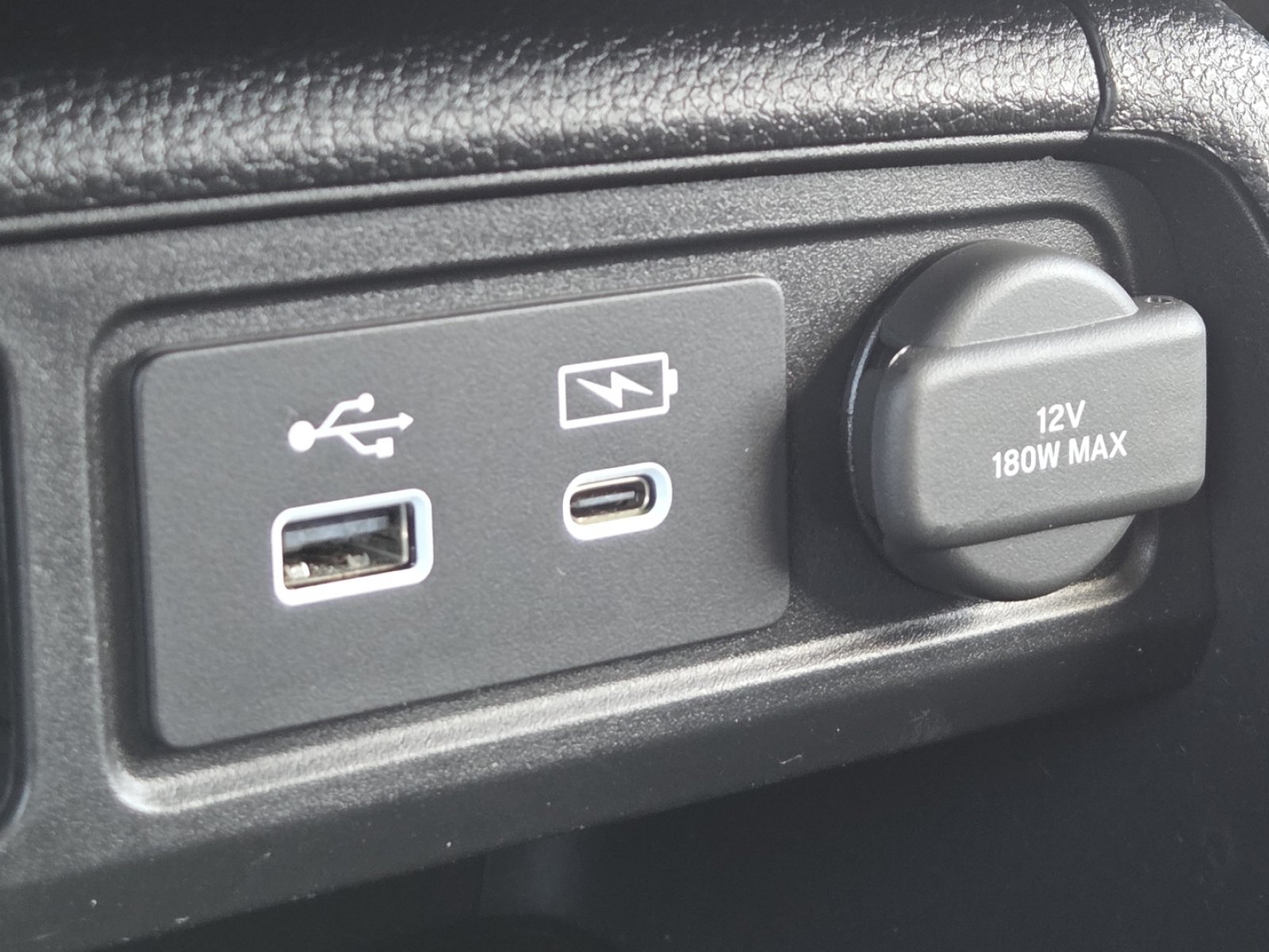 Used 2023 Honda Pilot Touring image 9
