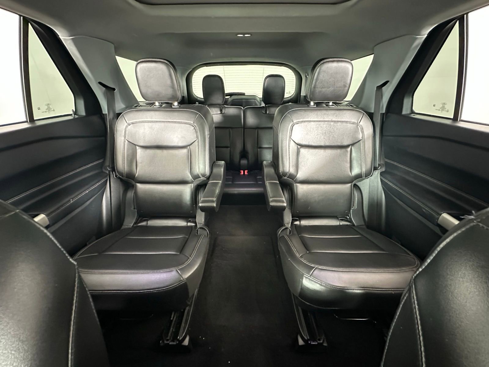 Used 2023 Ford Explorer XLT w/ Equipment Group 202A image 4