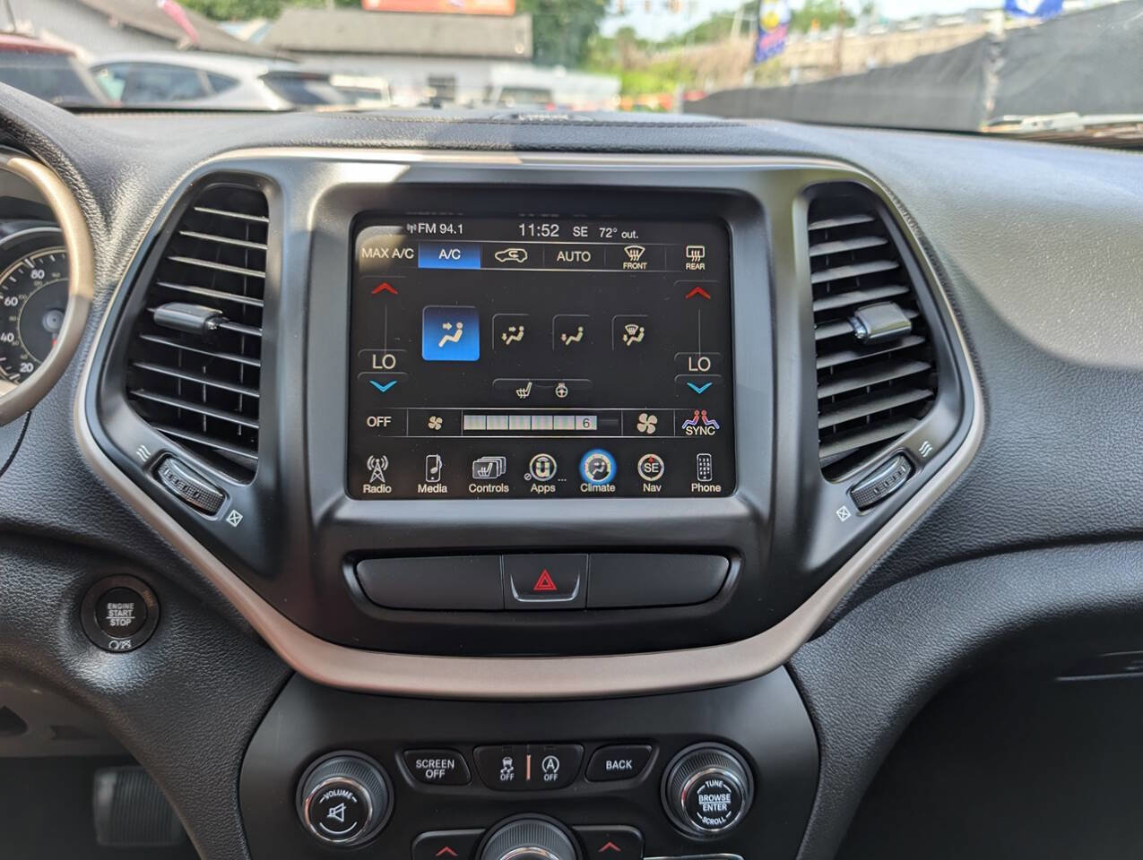 Used 2017 Jeep Cherokee Limited image 22