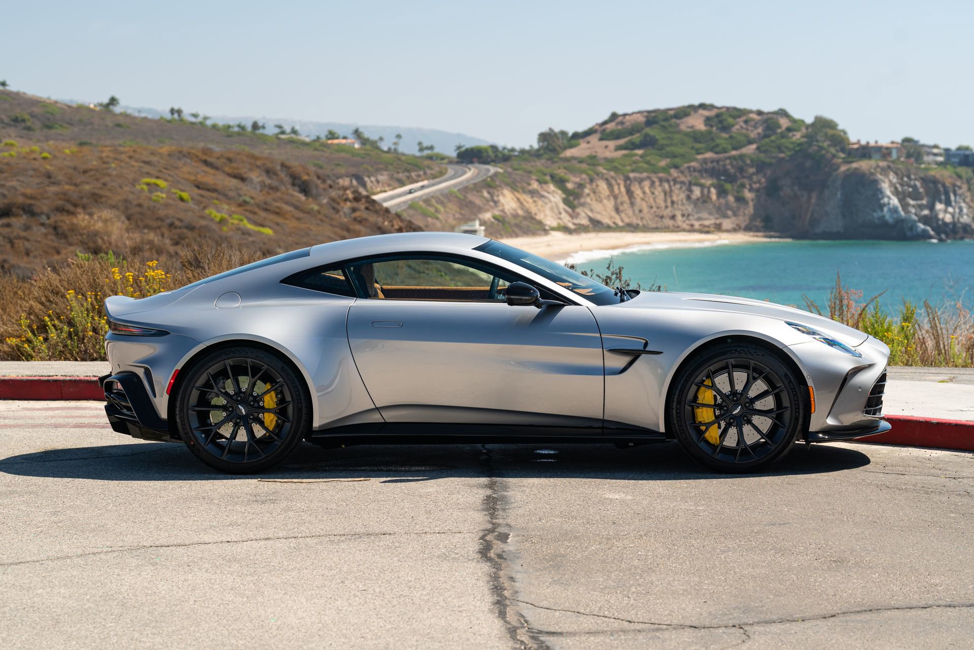 Used 2025 Aston Martin V8 Vantage Coupe RWD image 24