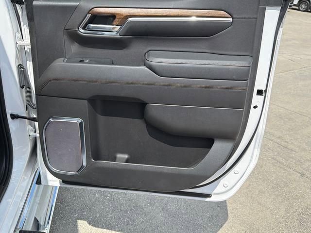 Used 2023 Chevrolet Silverado 1500 High Country w/ Technology Package RWD image 16