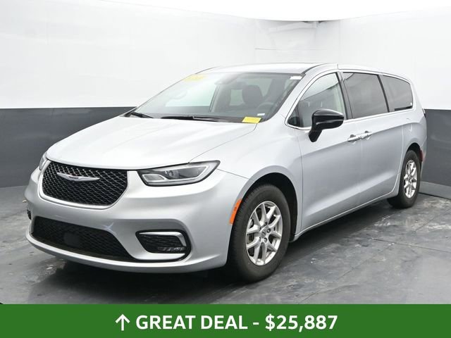 Used 2024 Chrysler Pacifica Touring-L image 7