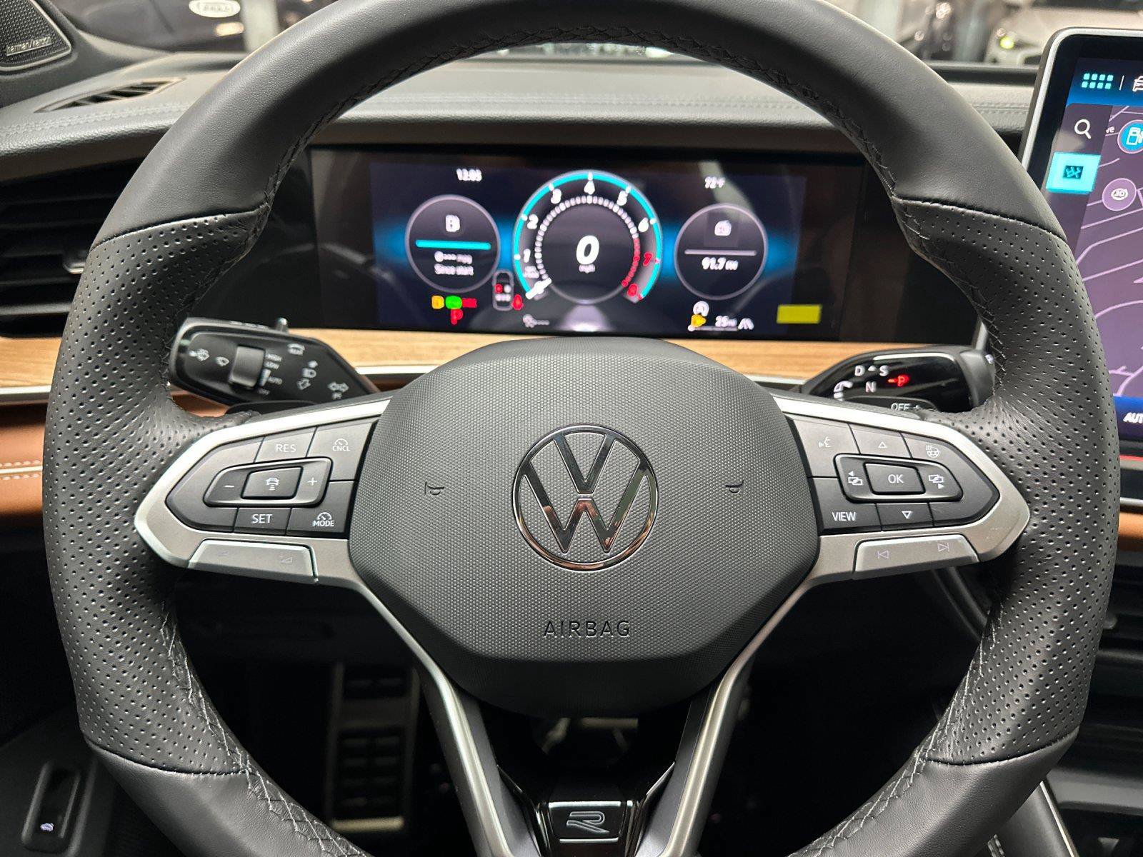 New 2026 Volkswagen Tiguan SEL R-Line AWD/4WD image 23