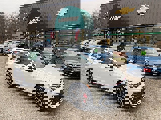 New 2026 Volkswagen GTI SE image 1