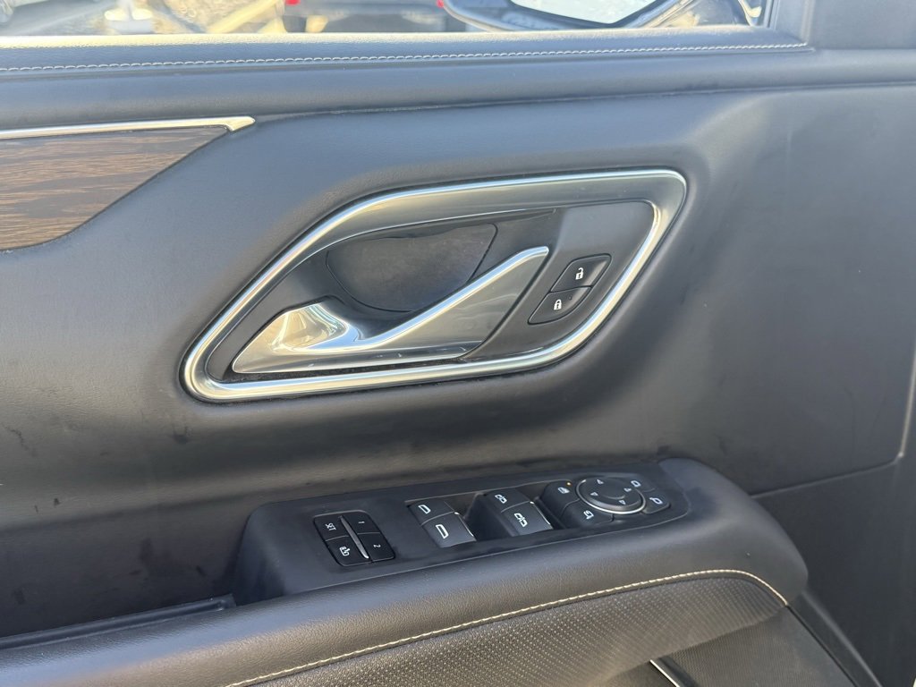 Used 2023 Chevrolet Suburban Premier image 9